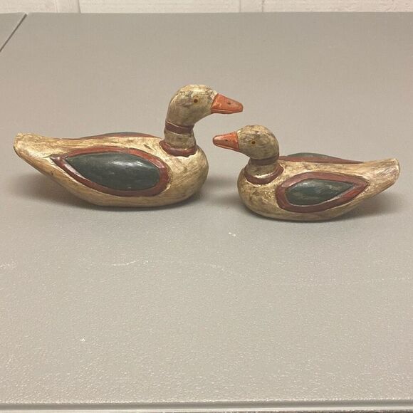 Vintage 1980s Duck Decoy Pair Hand Carved Hand Painted Solid Wood 8” and 6” - Picture 6 of 9